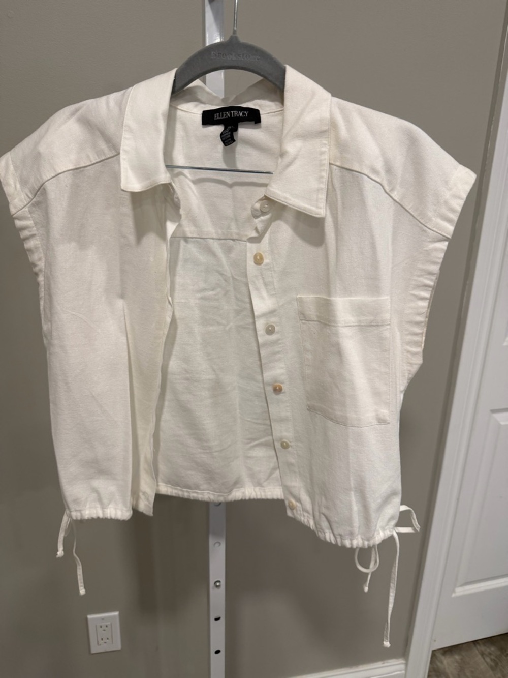 Ellen Tracy Short-Sleeve Drawstring Button-Front Shirt in Cream